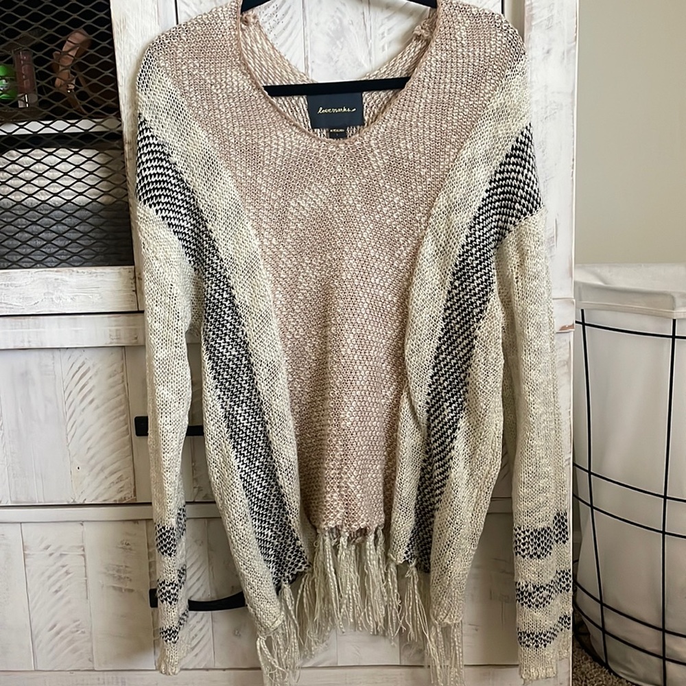 Knitted fringe sweater